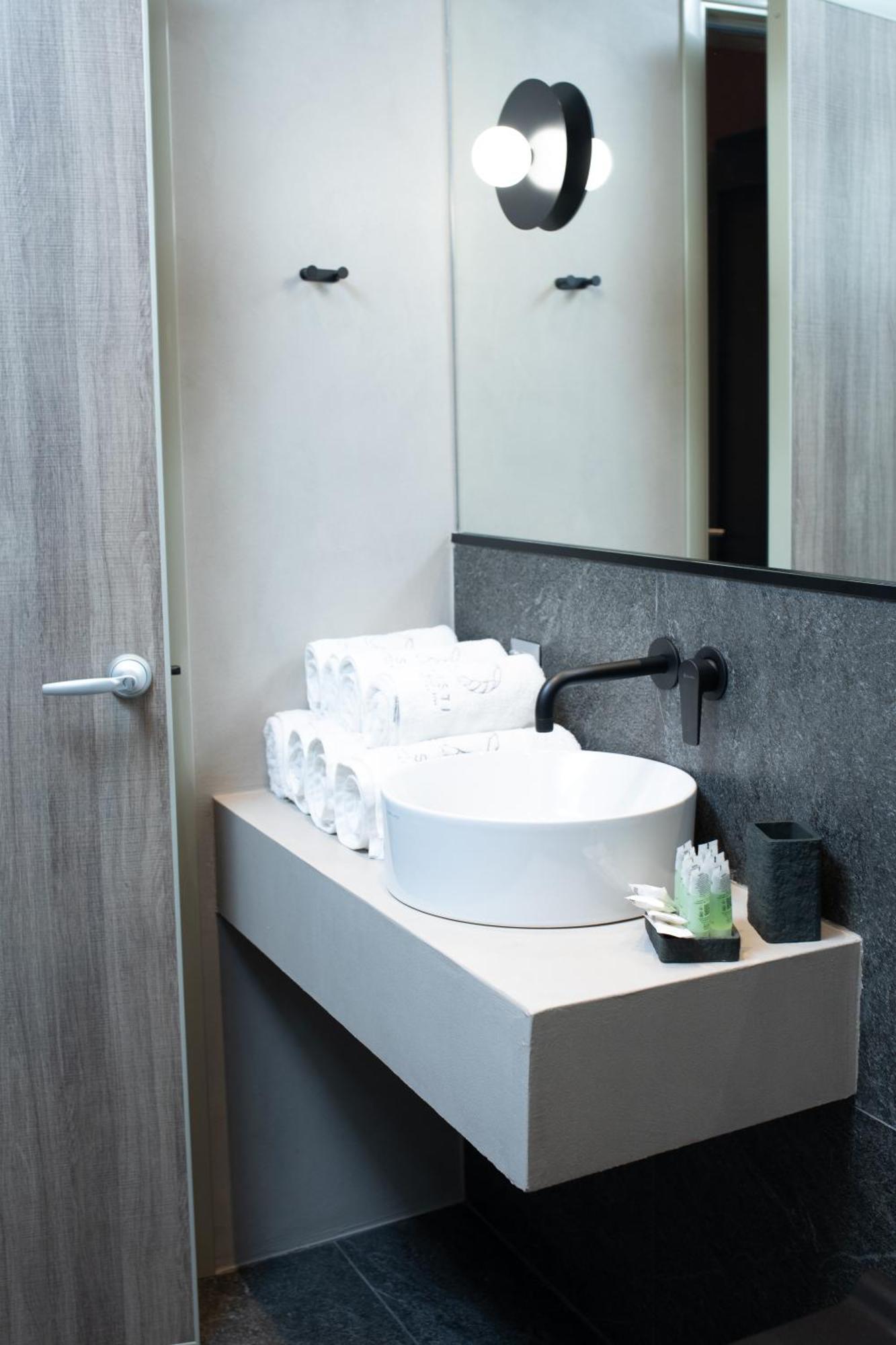 Callisti Suites Sarti Rum bild
